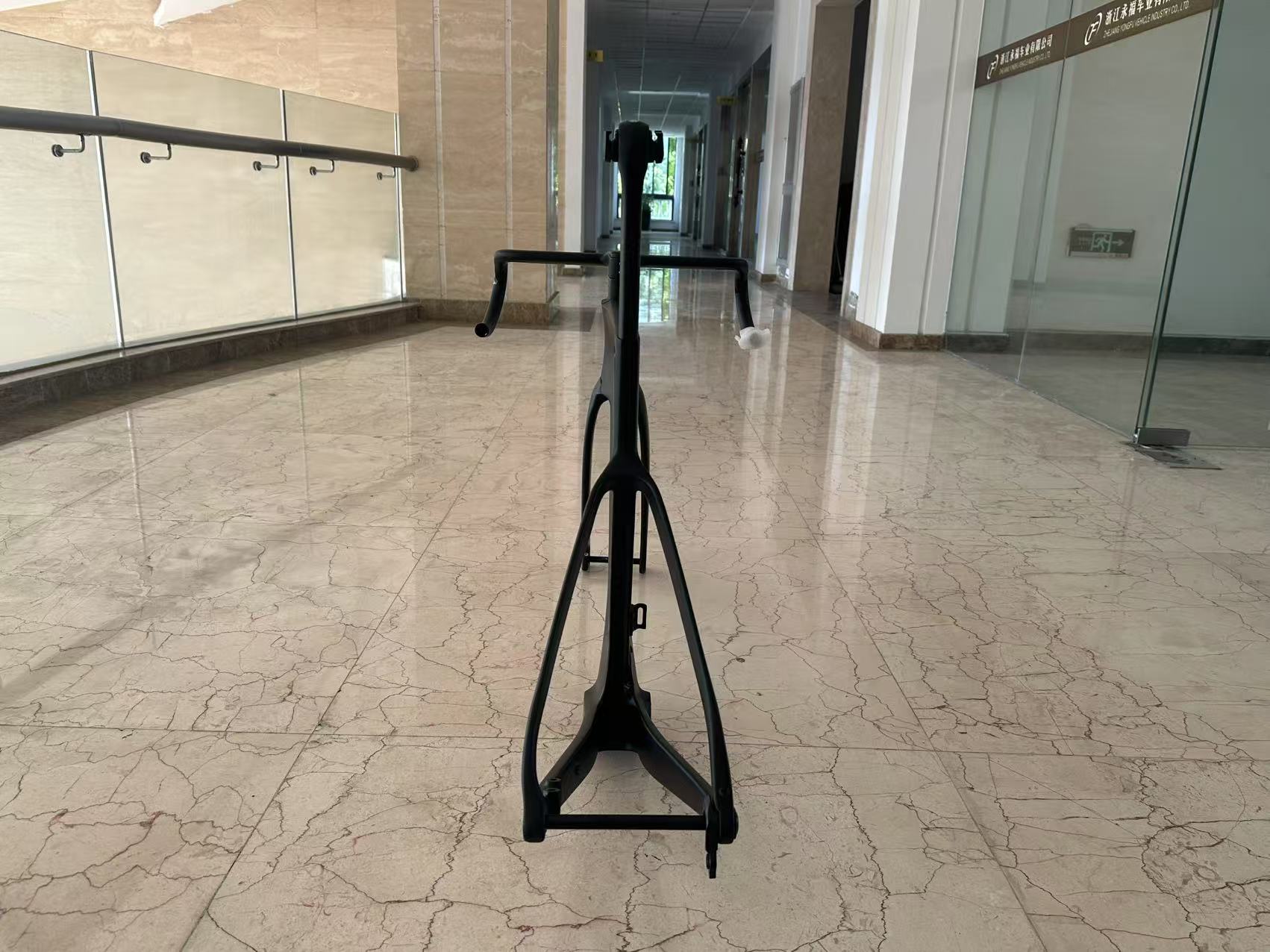 دراجة سباق هوائية 700C بـ24 سر - مراجعة Carbon Bike Frame وسعره